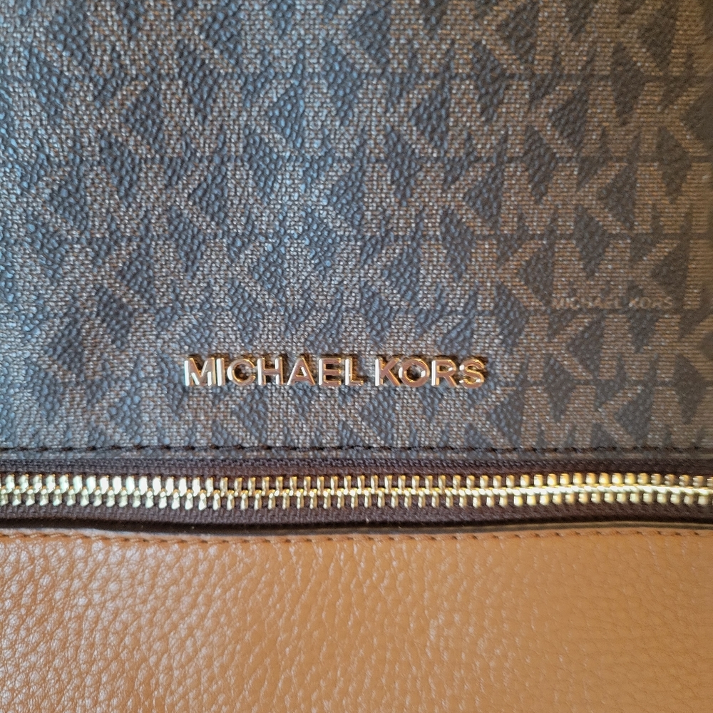 Michael Kors Acorn Brown backpack - Picture 4 of 14